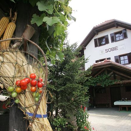 Farm Stay Frank Ozmec Wine And Glamping Estate Лютомер Экстерьер фото